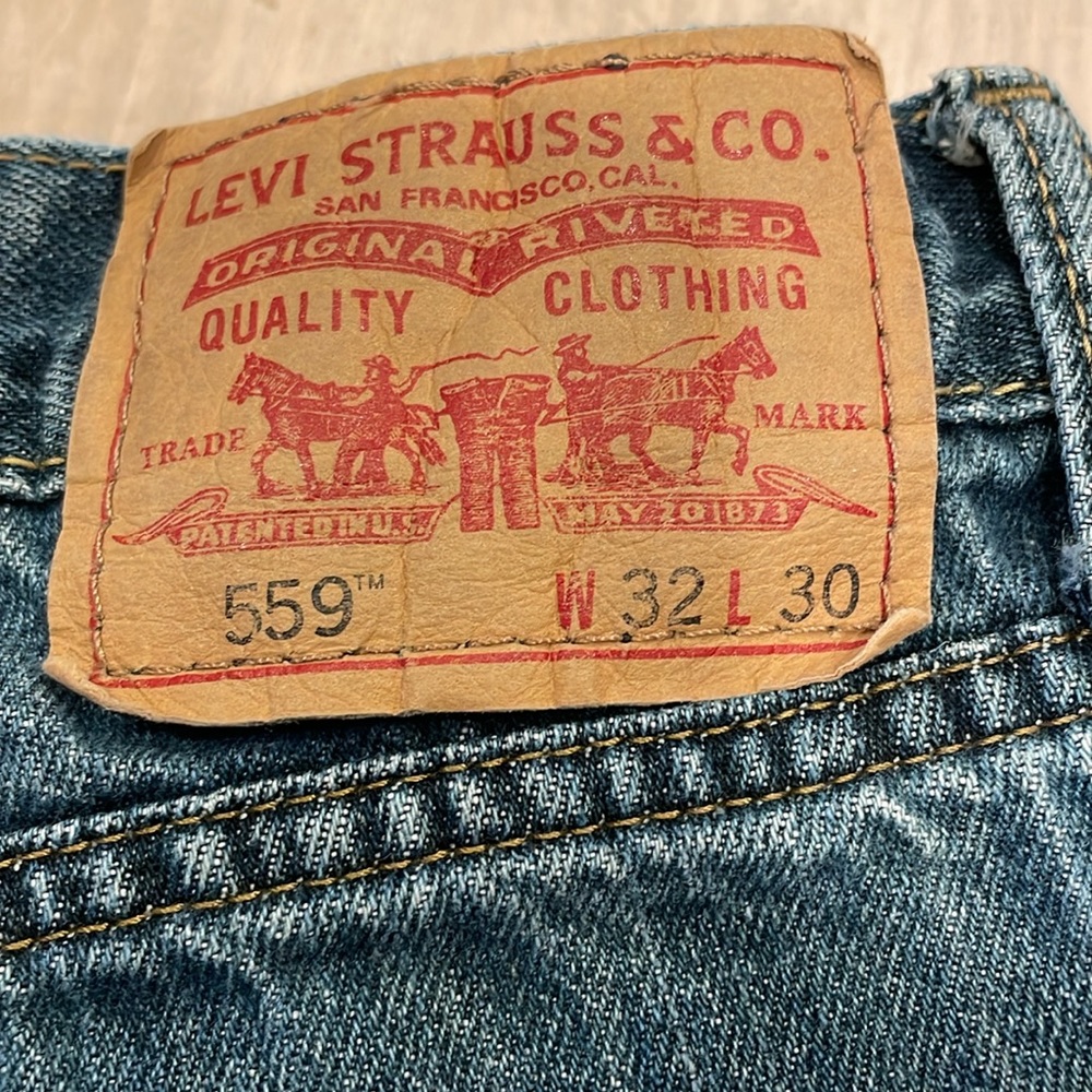 Levi’s | 32x30 | denim relaxed, straight jeans - Picture 2 of 8
